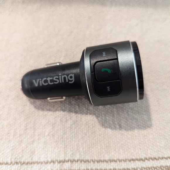 Bluetooth FM transmitter car adapter - Picture 2 of 5